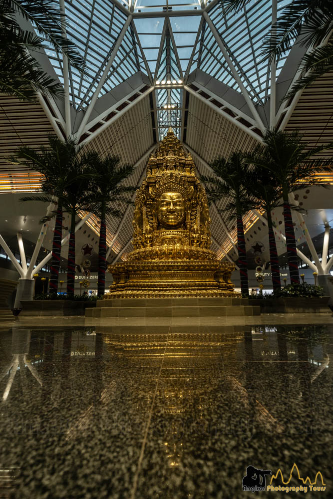 scultura di brahma aeroporto siem reap